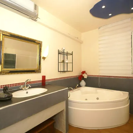 Villa Charming In Cavalaire-sur-mer With Pool